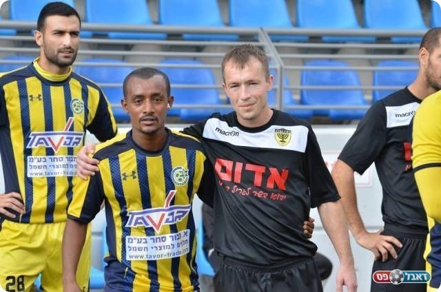 ספורטיביות והגינות לפני הכל. בנימין לב (מימין) ויוסי מהרי (אבי רביבו, BEST-BALL)